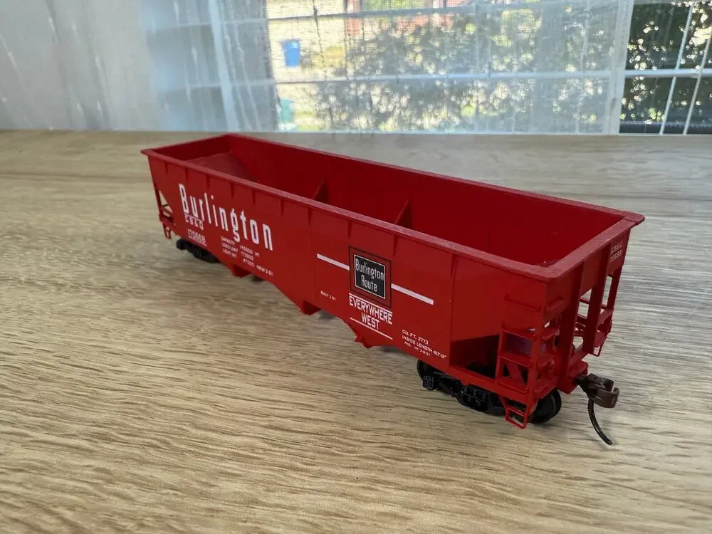 Athearn HO Scale CB&Q Burlington Route 3-Bay Hopper Car 170568 Model Train